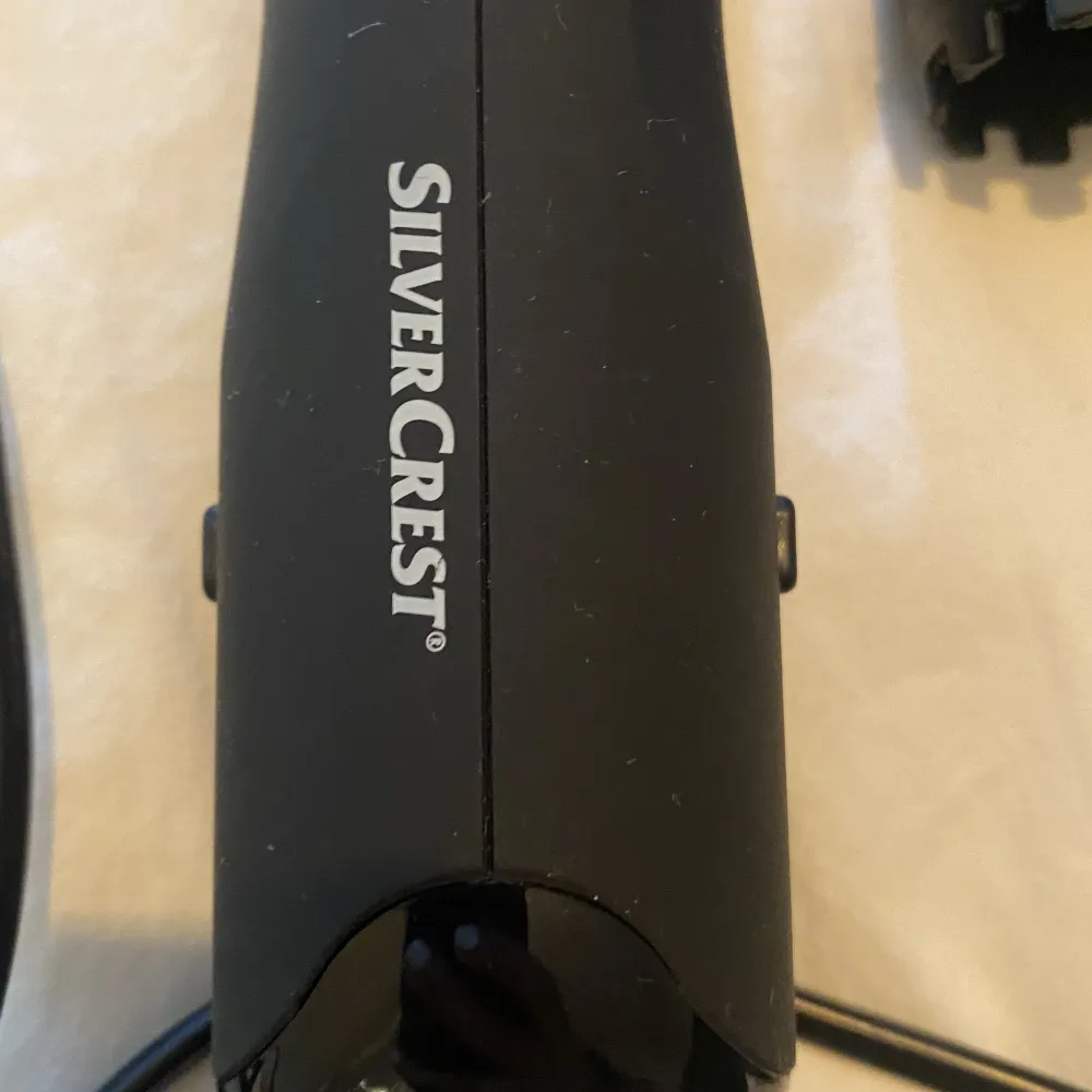 SilverCrest locktång med två olika skaft i olika storlekar som gör olika styling på håret i nytt skick. Övrigt.