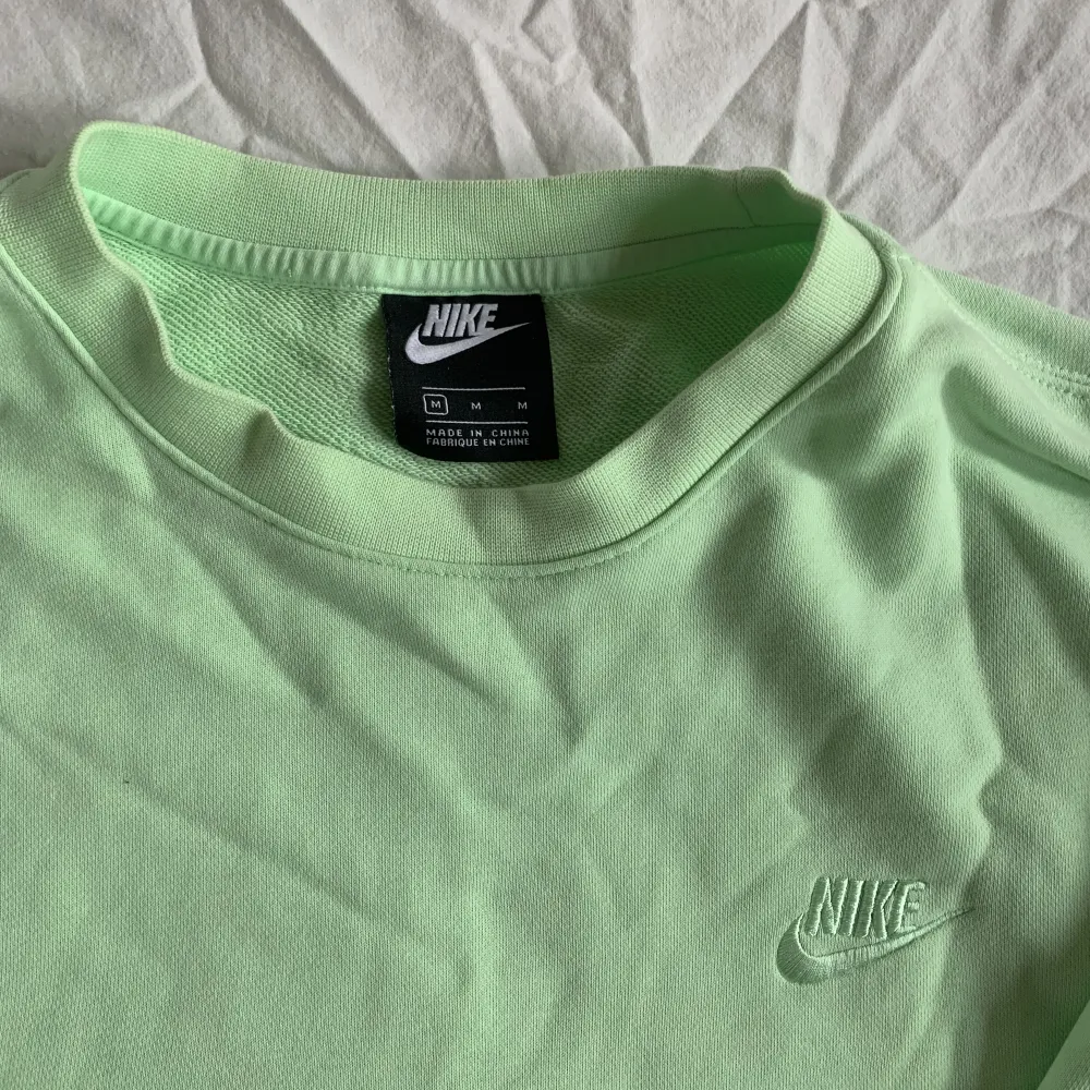 Neon Grön Nike Sweatshirt - Storlek M-  ❇️. Hoodies.