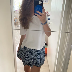 Jättefin sommar kjol! - Den här super gulliga kjolen säljer jag nu för att jag har ont om plats i garderoben! Super fin och användbar!