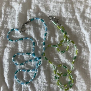 Halsband✨ - Handgjort halsband, går att få i andra färger!❤️OBS gröna halsbandet sålt.