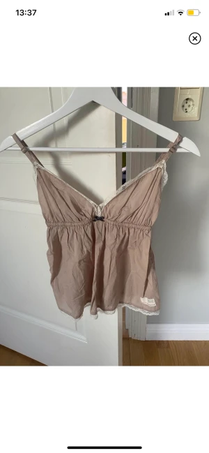 Odd molly topp - Superfin o perfekt till sommaren! Strl 0 dvs en XS. Har inga bilder på!!! Den är för liten för mig o jag har S. 220kr + 60kr frakt.
