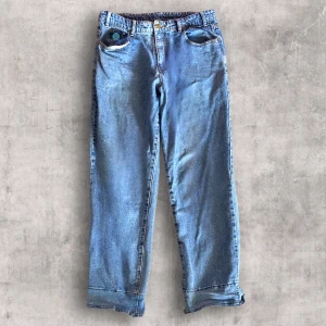 Butter Goods Jeans - Snygga baggy jeans.  Som ni kan se har jag förlängt jeansen där nere 👖🪡 Ställ hur många frågor ni vill, jag svarar snabbt! 🌟