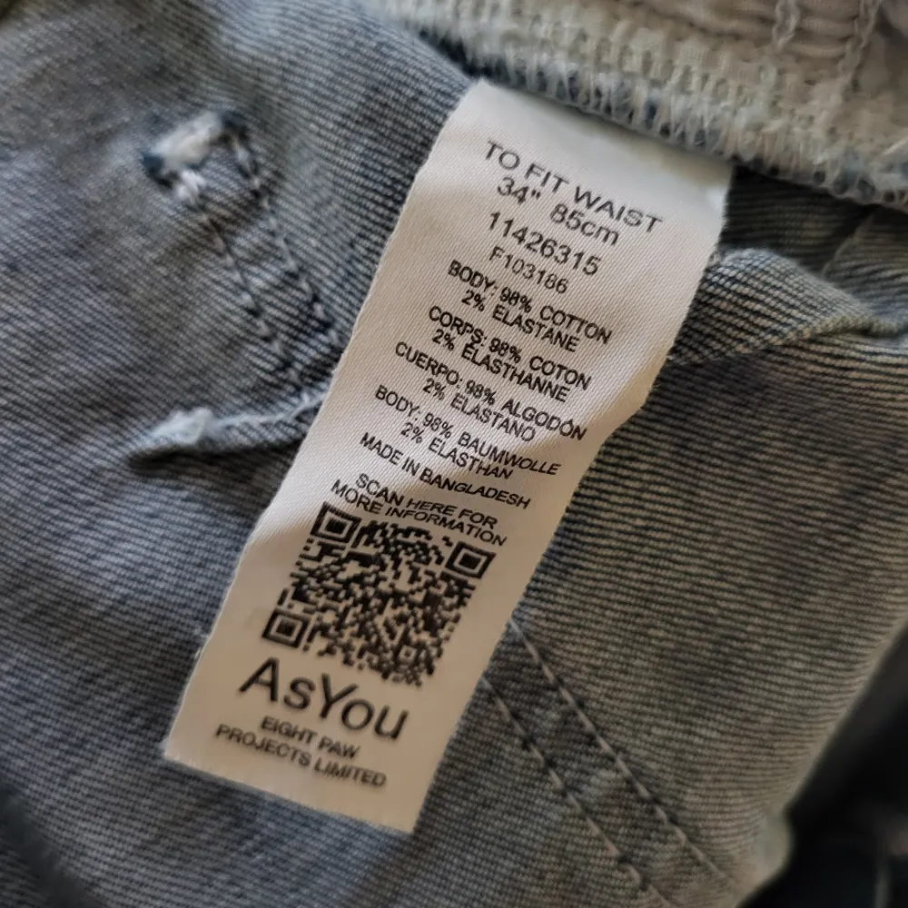 Blå bootcut jeans. Får ingen användning av jeansen så säljer dem.. Jeans & Byxor.
