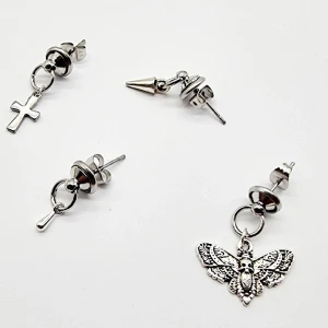 Handgjorda örhängen  - ♡Material- rostfritt stål, zinklegeringar. Örhängeskrokar-rostfritt stål. Nickel fri. Längd: 1,5cm-2,5cm [Frakt 15kr]