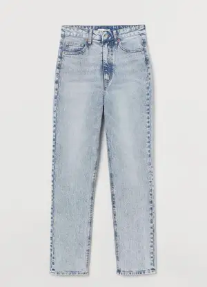 No stretch jeans. Har aldrig haft på mig dessa de är som helt nya. De ser ut som på hemsidan ganska ljusa och jätte fina. Och bra för ungefär 170-175 längd och under 170. Beroende på vad man gillar.