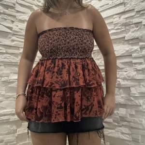 En kjol från zara som går likabra att använda som topp och kjol💕 köp direkt för 250kr