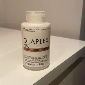 olaplex nr.6  - Säljer min olaplex bondsmoother nr.6. Köpt från Sephora för 400kr. Tror dock dom inte säljer den löngre då jag inte hittar den på sephora appen. Den mjukar upp håret och ger det en otroligt härlig doft. Har nog använd den 2-3 gånger. Priset kan diskuteras