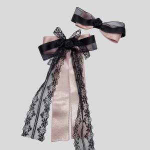 Unik handgjorda rosett hårklämmor 🎀. Material:textil-silk band. Mått: L11cm, B3cm. 