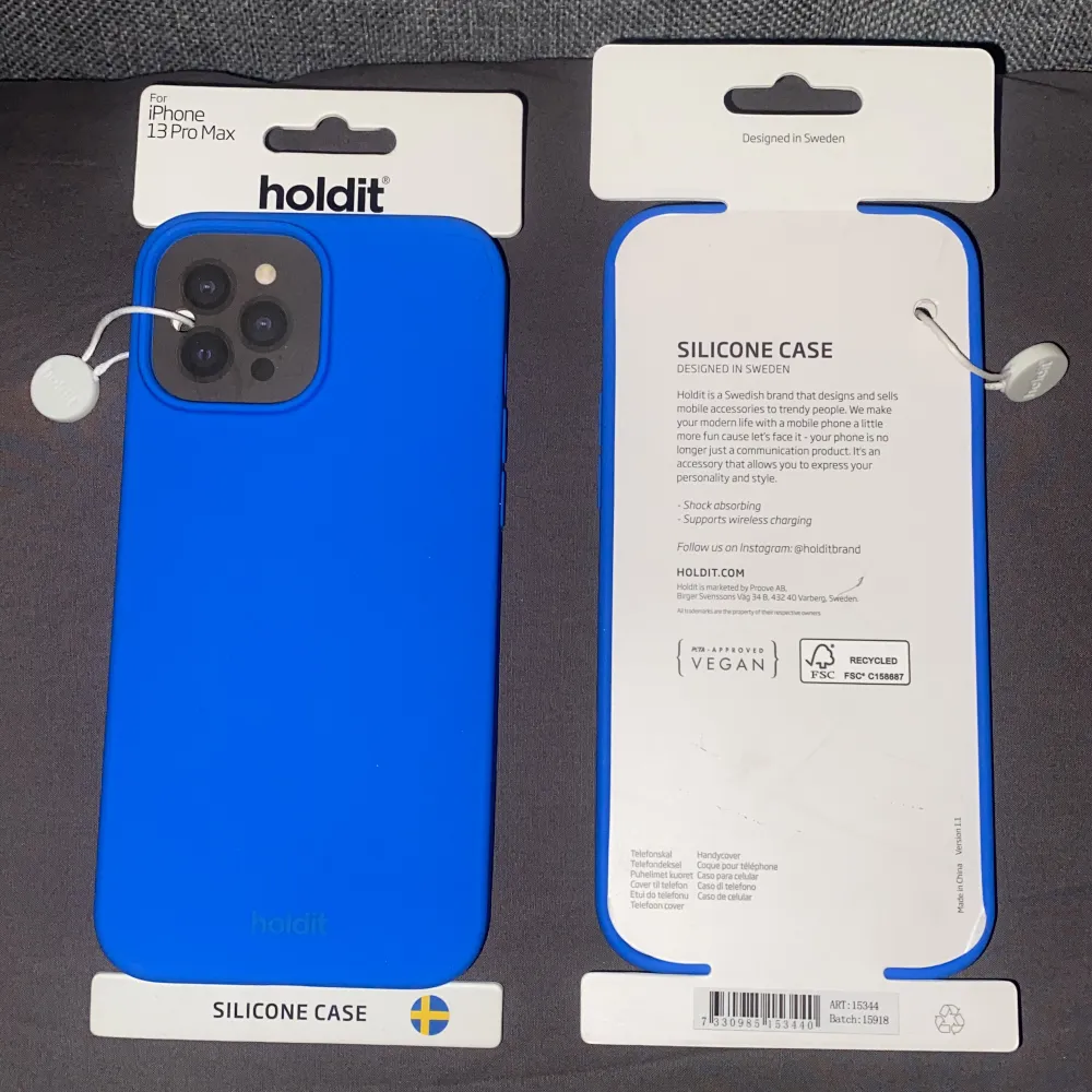 Passar till: Iphone 13 Pro max Färg: Blå Material: Silikon   Båda för 140kr, 100kr för 1. Accessoarer.