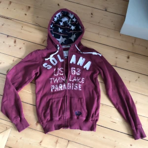 Hoodie  - Hoodie i fint skick, mönster i huvan.  Katt finns i hemmet🌸