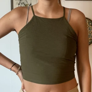 Crop top - Helt ny, med prislapp.