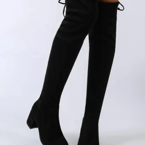 Klackskor - Höga skor i storlek 38. Köparen står för frakt (85kr)