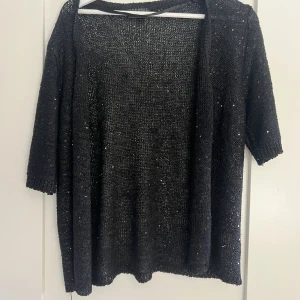 Glittrig kofta - Fin svart glitter kofta! 