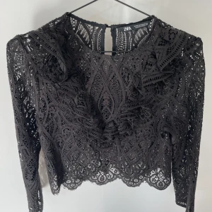 Zara blus  - En svart zara blus, som ny. Har bara använts en gång 
