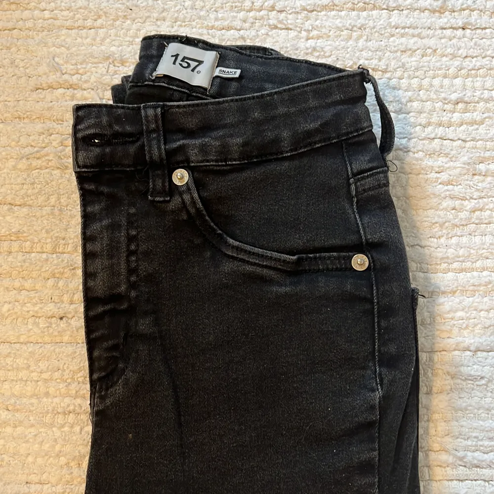 Svarta skinnyjeans från Lager 157. Storlek xs men passar även s.🥰. Jeans & Byxor.