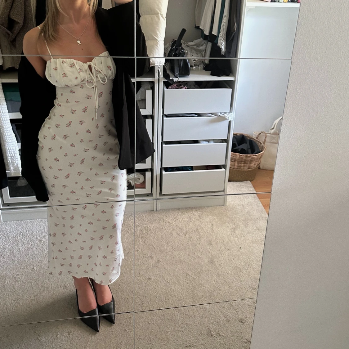 Blommig klänning Gina tricot