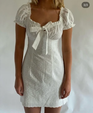 Obsession klänning - Superfin klänning från obsession Stockholm! Endast använd en gång, skriv privat för fler bilder! Priset är exklusive frakt, men priset kan diskuteras 🤍