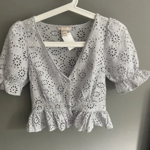 Söt topp - Intressekoll på Super söt sommar topp ifrån hm. 