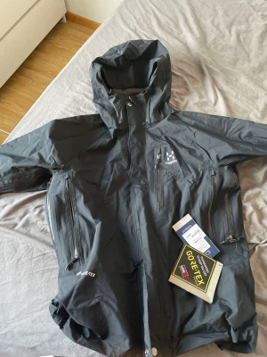 Haglöfs roc gtx  - Oanvänd haglöf jacka,det passade inte mig