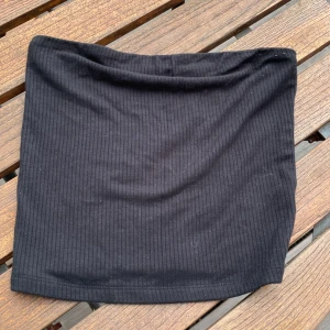 Tubbtopp  - Har en svart tubbtopp från Zalando storlek S. I bra skick😊