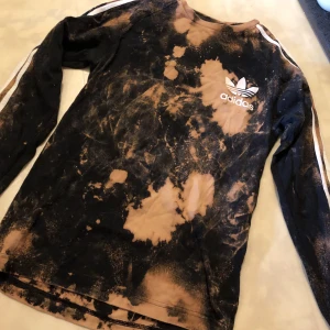 Adidas tröja  - Egen batik 