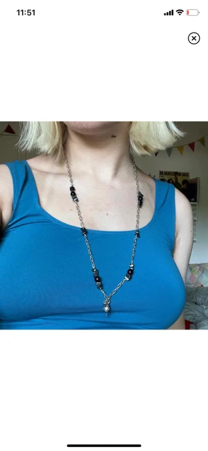 långt hematit halsband - Superfint, perfekt att hänga kors/berlock på💕