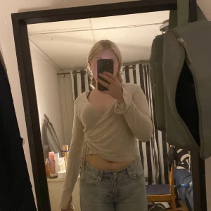 Tröja  - Den är jätte fin bara använt en eller två gånger men den är lite stor för mig den är storlek M men passar S också man kan skriva och buda privat 🤍💗🤍💗