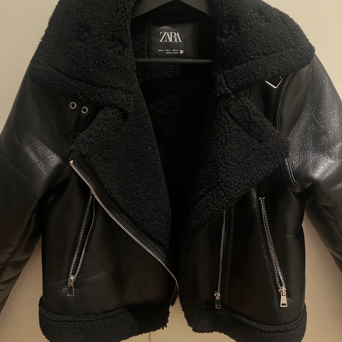 Zara skinnjacka med teddy - 90