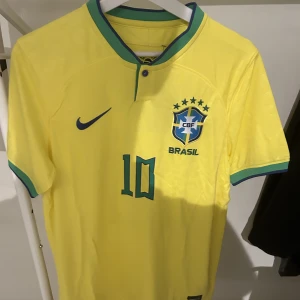 Neymar fotbollströja - Säljer en Neymar brazil tröja helt oanvänd | Cond 10/10