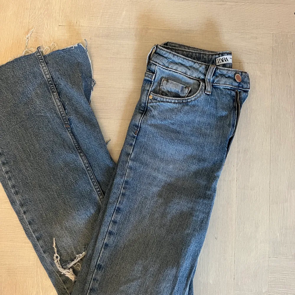 Zara jeans storlek 34, bra skick säljer pga använder inte. Jeans & Byxor.