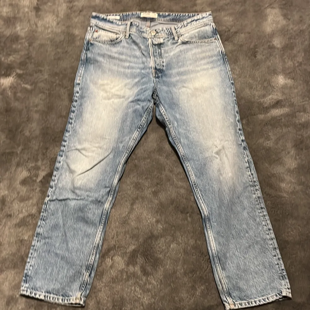 Säljer ett par Jack and Jones jeans modellen chris/Lopes använd flera gånger,väldigt sköna.. Jeans & Byxor.