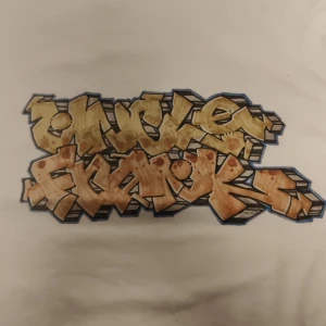 T-shirt Uncle Frank  - Vit t-shirt med Uncle Frank-tryck. Storlek L. Ny. 
