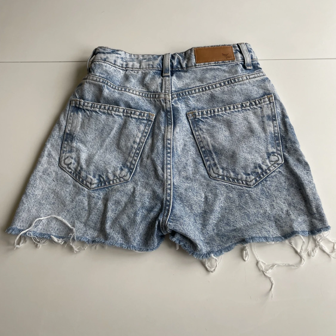 Högmidjade shorts - 90