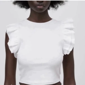 Volangtopp - Söt volangtopp från Zara. Knappt använd. 💕