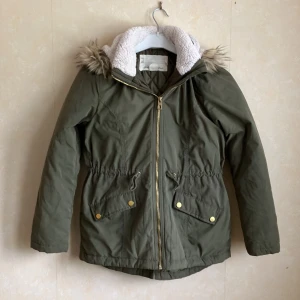 LOGG HM jacka 152 - Fint skick,inga märken eller fläckar,st 152,längd 70cm,bredd 45cm