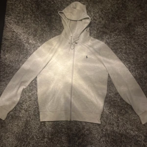 Ralph lauren zip - För liten zip Hoodie från Ralph lauren men i fint skick