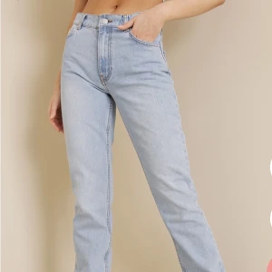 Mid waist jeans - Mid waist straight jeans från NLY trend, aldrig använda. Nypris 600kr och slut på nätet. Frakt tillkommer på 79kr🤍