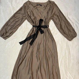 Zara långklänning  - Storlek xs 