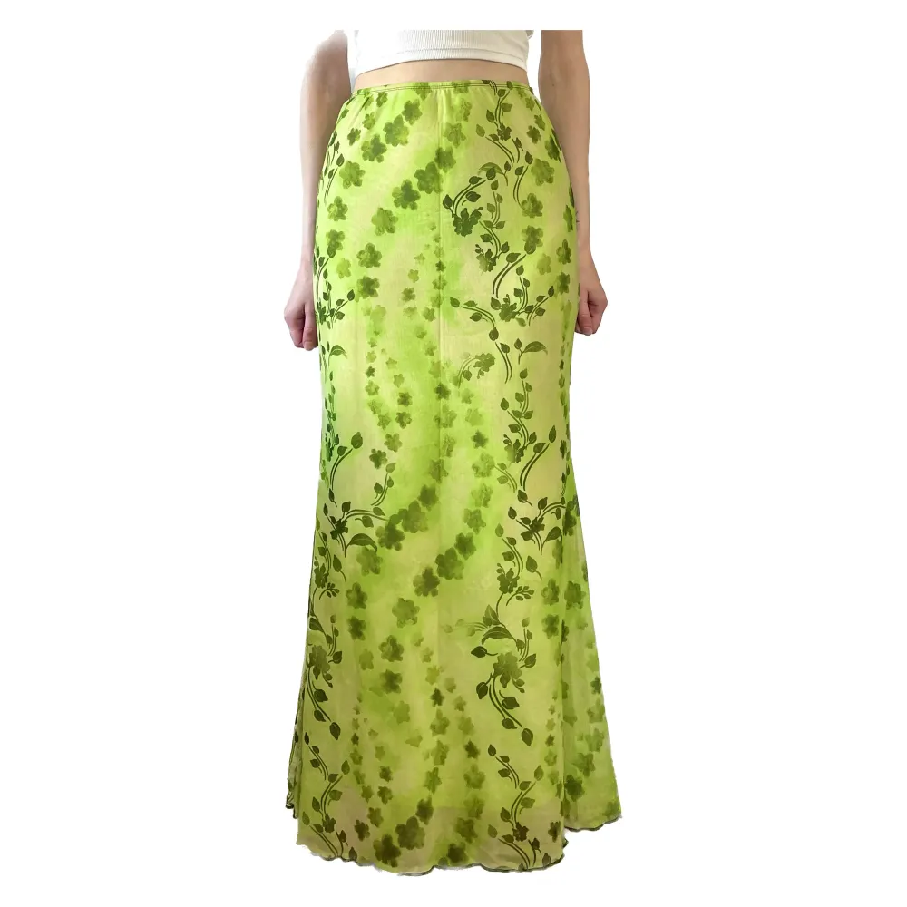 Grön mönstrad maxikjol från Cider ”Garden Wish Patterned Long Skirt” Superbra skick! Använd endast en eller två gånger 💚 Köptes för 249.  Två första bilderna lånade.. Kjolar.