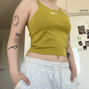 Gulligt Nike linne  - Gulligt Nike linne. Storlek S. Oanvänt 