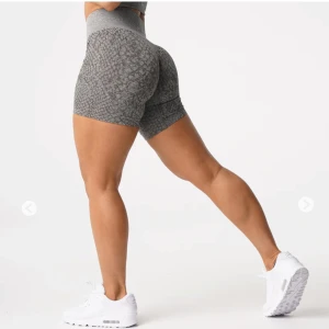 NVGTN träningsshorts - Säljer dessa jättefina tränings shorts då de inte kommer till användning ❤️ nypris 365kr