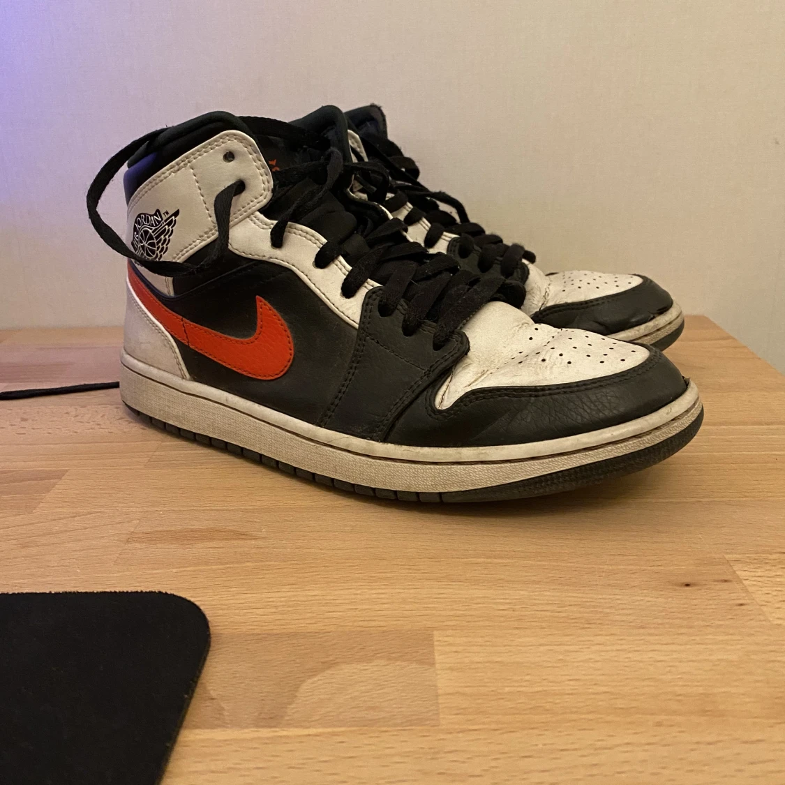 Jordan 1 mid