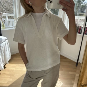 Stickad tröja  - Superfin stickad t-shirt från hm😝köpt förra sommaren!