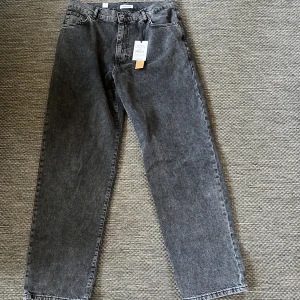 Woodbird jeans herr - Helt oanvända jeans har inte kunnat haft pga att dom är för stor, jeansen har en väldigt snygg färg och ett bra material 