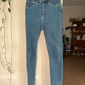 Jeans storlek s från lager 157, knappt använda då det inte riktigt är min stil. 