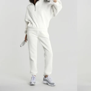 Mjukisbyxor från Gina Tricot - Vita mjukisbyxor från Gina. Storlek XS och är använd några gånger. 