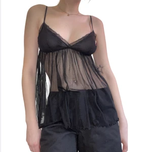 Topp/nattlinne - Y2k Betty Boop-topp!!💋 Eller nattlinne eller vad man vill kalla det. Genomskinligt men täckande över bysten. Passar mig som är S men även XS. Sååå fin, älskar denna!