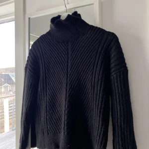 Tjocktröja - Tjocktröja från bikbok! Använd ett fåtal gånger. Storlek M