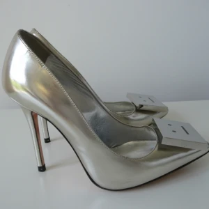 Acne heels (Silver) - Trendiga Acne heels, perfekt till fest eller till ett par jeans. 