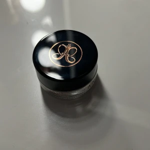 Anastasia  - Säljer pga att jag köpte fel färg